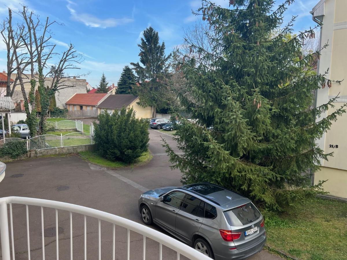 Belvarosi Apartman Eger Exterior photo